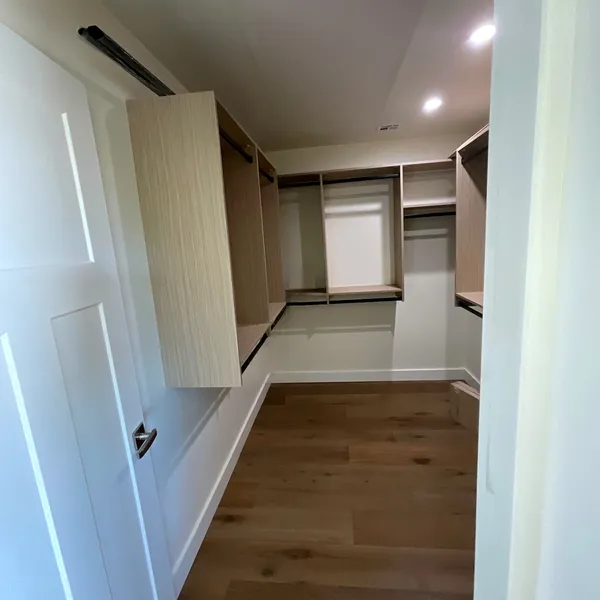 Master walk-in closet in KML Palomino textured melamine, Thousand Oaks